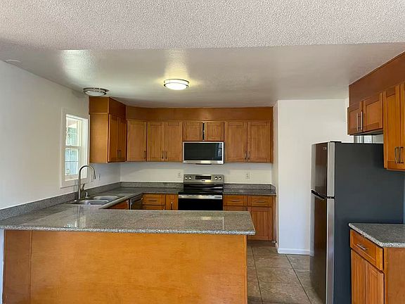 4th image of 218 Evelyn Cir