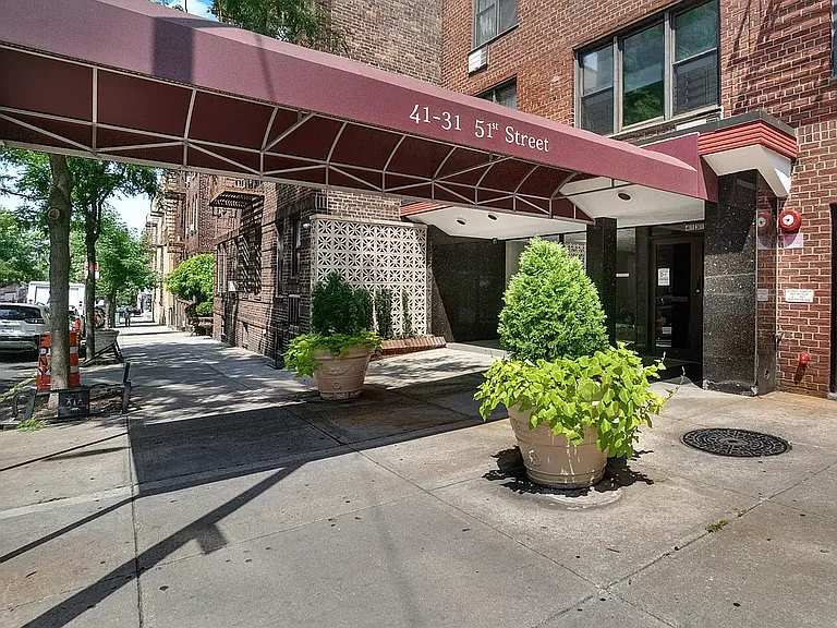 41-31 51st St #5E — Photo 10