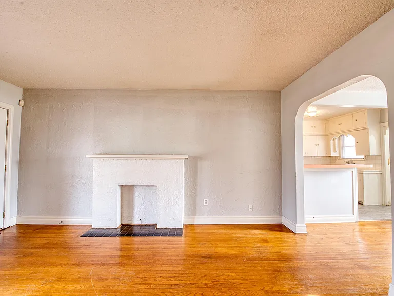 1132 N Saint Clair Ave — Photo 16