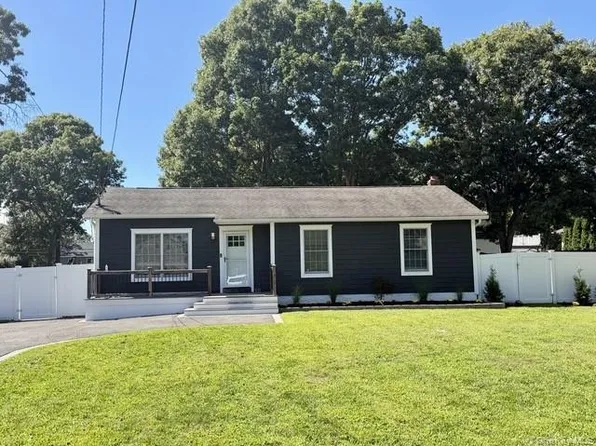 108 Floyd Road, Shirley, NY 11967