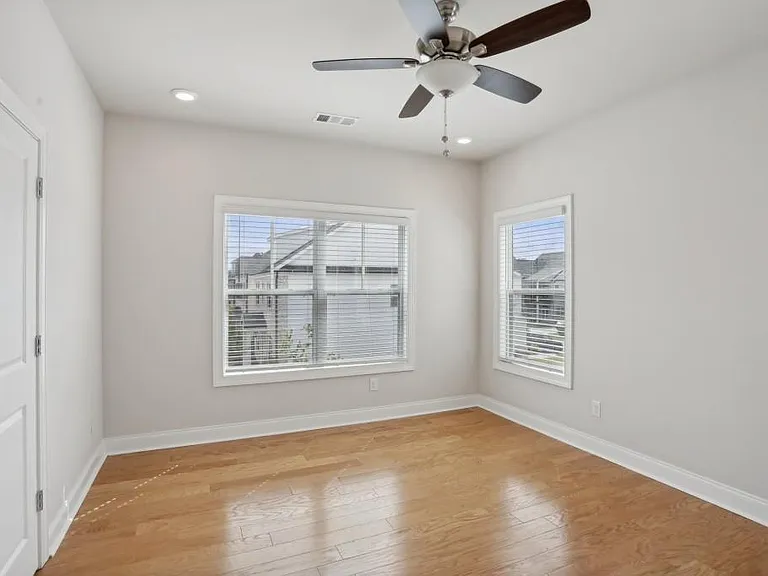 1445 Calvert Ln — Photo 17