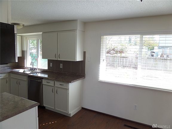 5th image of 1308 142nd St E