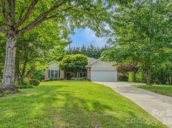 57 Talon Trail Ln, Etowah, NC 28729