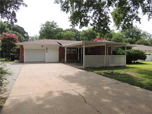 3rd image of 1228 N Carol Ln