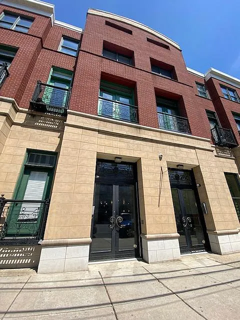 1723 Fairmount Ave #203