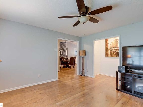 5th image of 246 Pine Meadow Dr