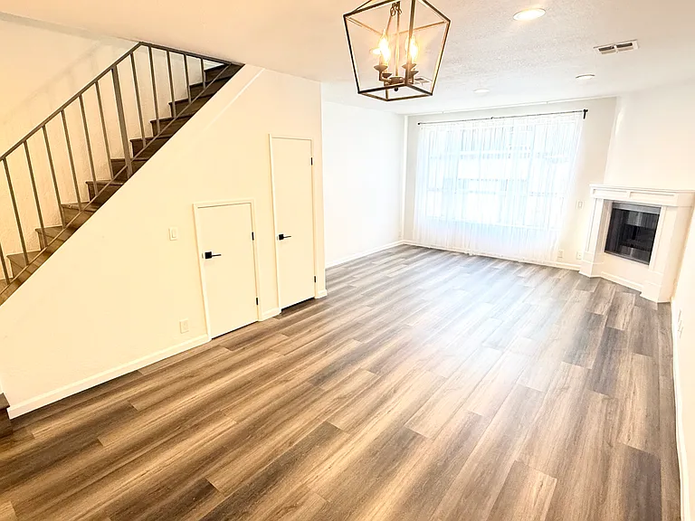 1026 N Croft Ave #103 — Photo 4