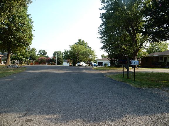 4th image of 909 Cottonwood Ln