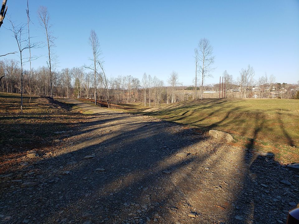 1st image of 124 Ford Ln