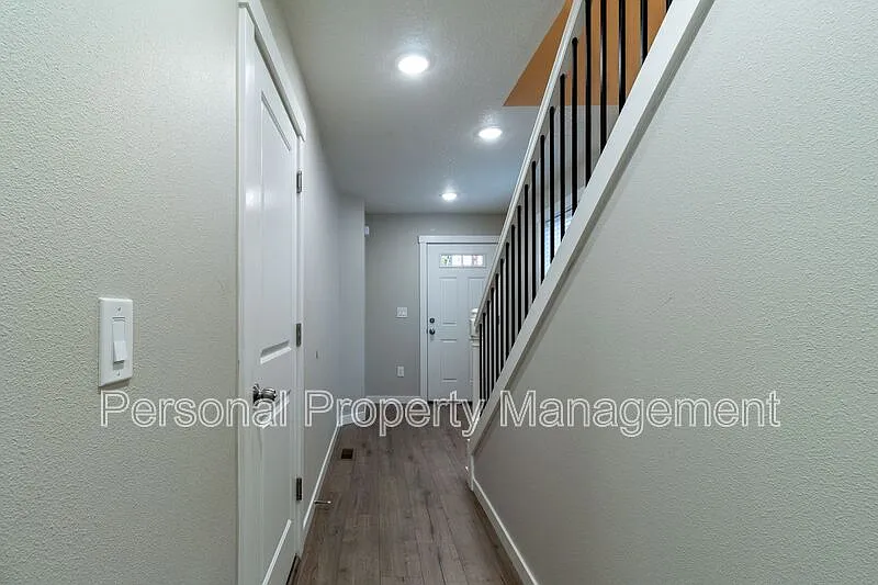 3 bed, 2.5 bath, 1667 sqft, $2,395 — Photo 2