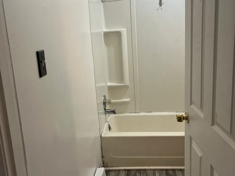 1460 Westside Dr — Photo 2