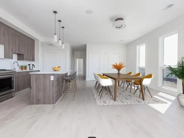 232 Old Colony Ave Unit 306, Boston, MA 02127