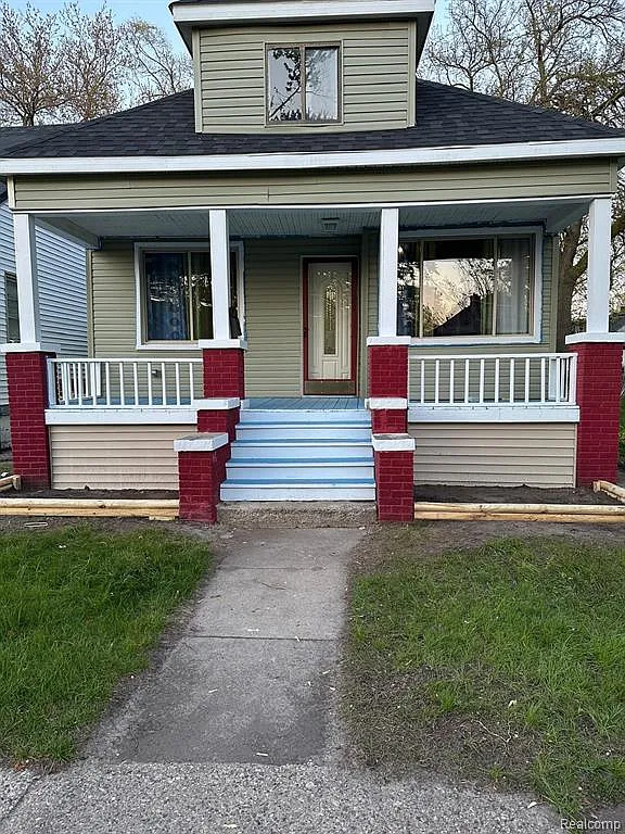 5 bed, 1034 sqft, $1,999 — Photo 1