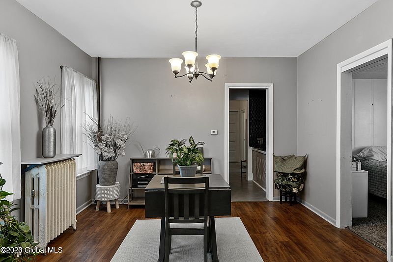 4th image of 1393 Glenwood Boulevard
