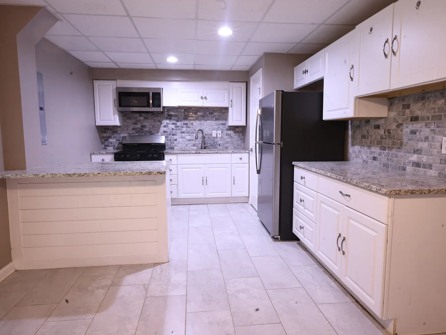 2 bed, 1800 sqft, $1,650 — Photo 1