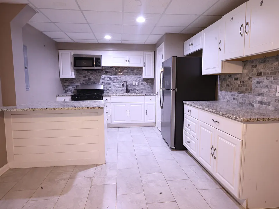 2721 Brackenwood Dr