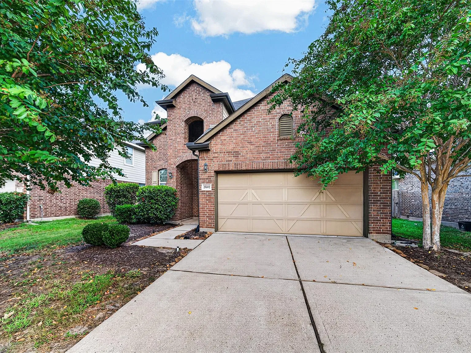 4 bed, 2.5 bath, 2428 sqft, $2,300 — Photo 4