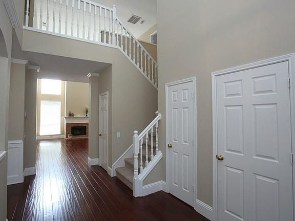 4th image of 2716 Woodson Dr