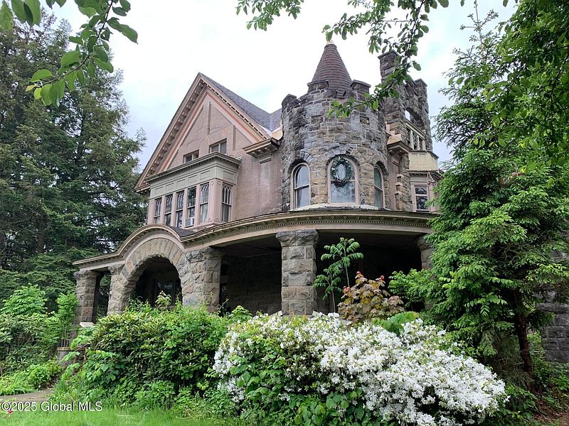 3rd image of 1077 University Place