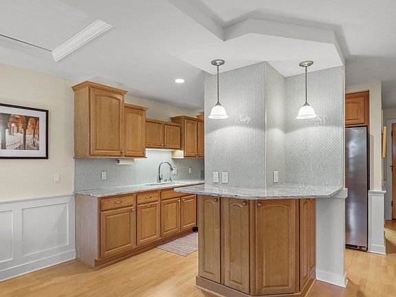 5th image of 123 W Washington Ave Unit 510