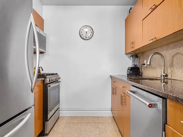 158 Hester St #4D — Photo 7