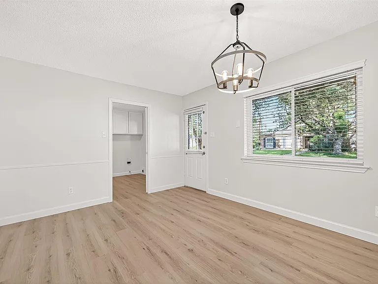10602 Longmont Dr — Photo 18