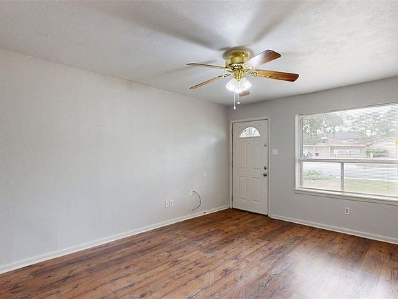 4th image of 412 University Oaks Blvd