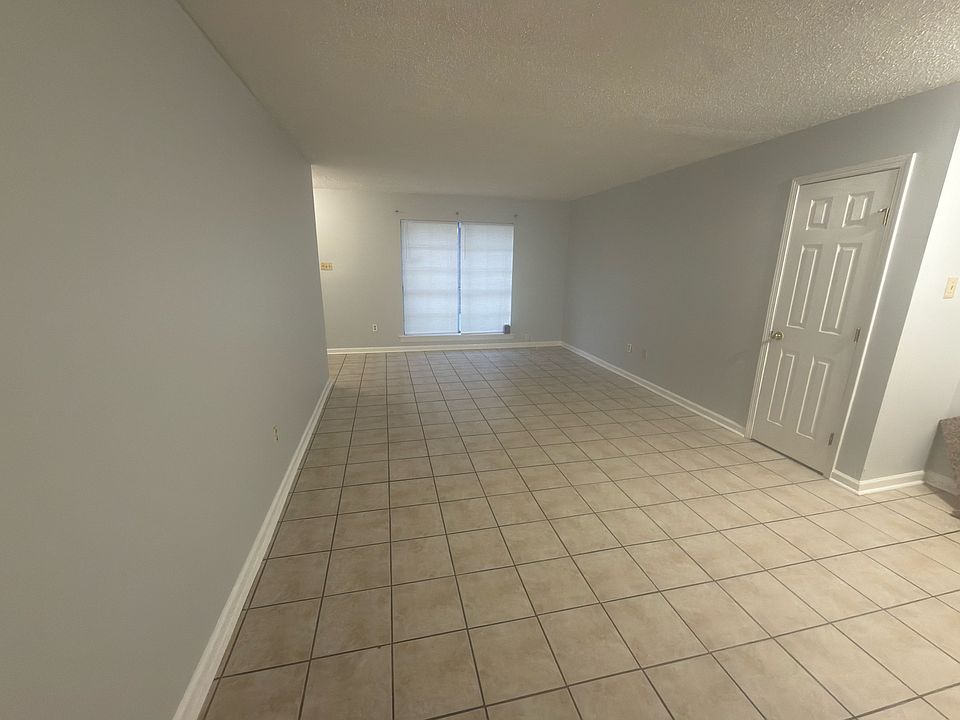 1st image of 625 Vouray Dr