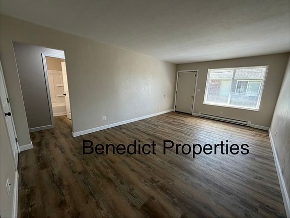 4th image of 31 E Maple St #31