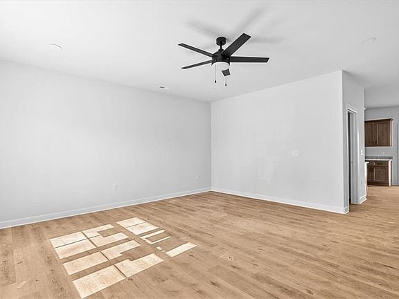 3rd image of 2098 Smith St