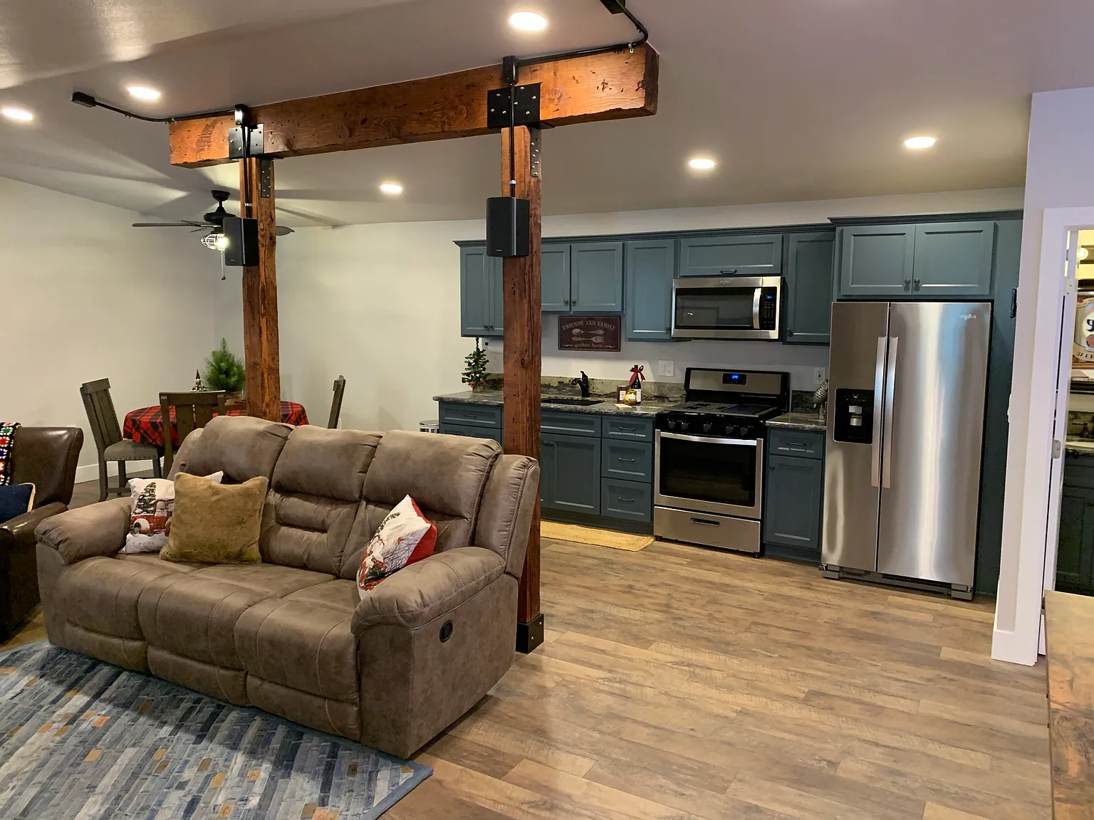 Studio, 700 sqft, $2,100 — Photo 3