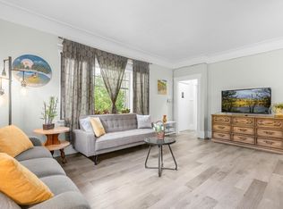 3425 W 8th Ave, Vancouver, BC V6R 1Y6