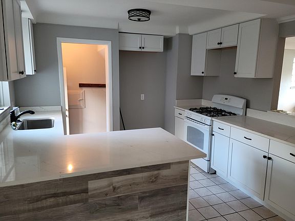 Completely Updated kitchen with Quartz countertops