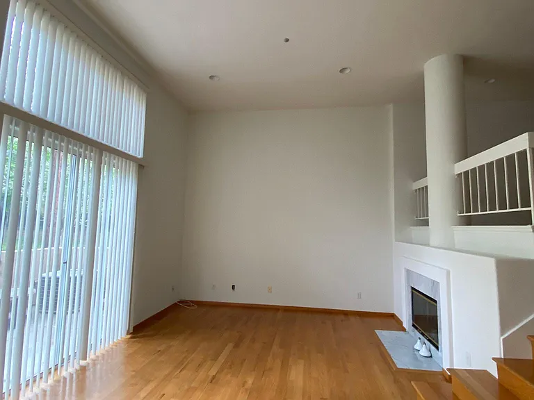 430 Galleria Dr — Photo 29