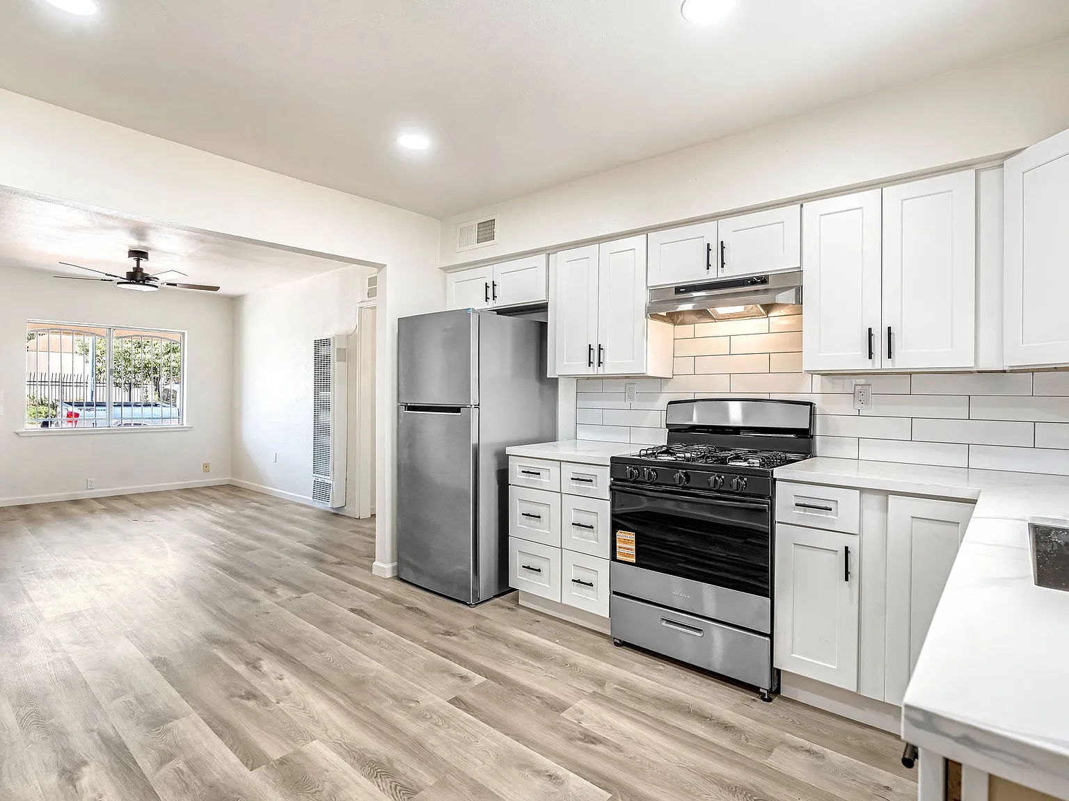 2 bed, 672 sqft, $1,850 — Photo 4