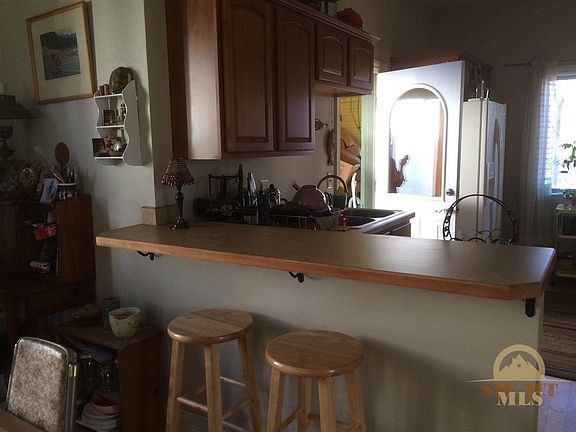 5th image of 806 E Callender St
