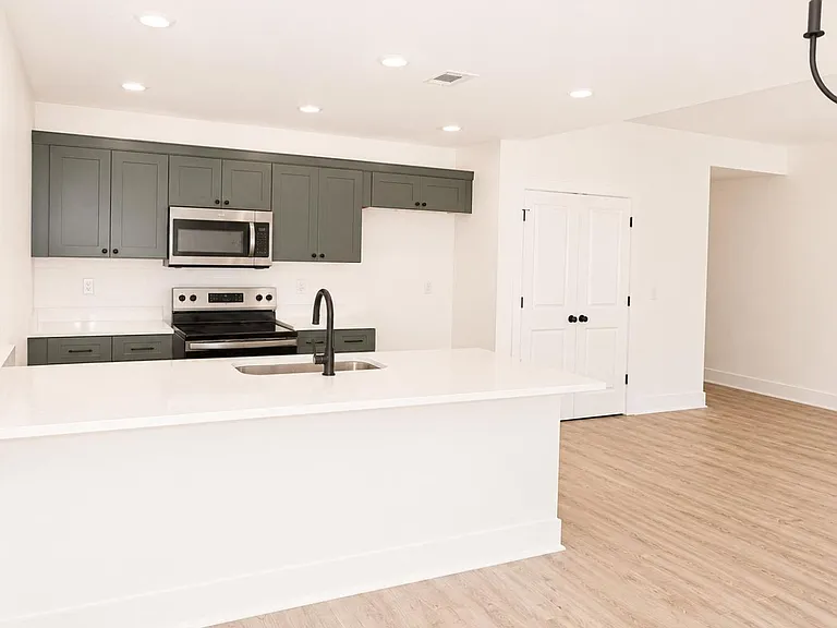 5400 Lotus St — Photo 9