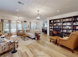 705 N Center St, Franklin, TX 77856