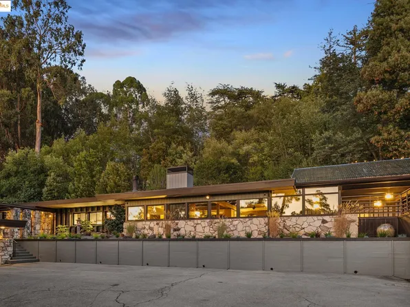 9034 McGurrin Rd, Oakland, CA 94605