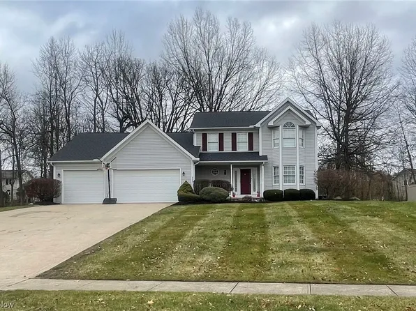8689 Reserve Ln, Macedonia, OH 44056