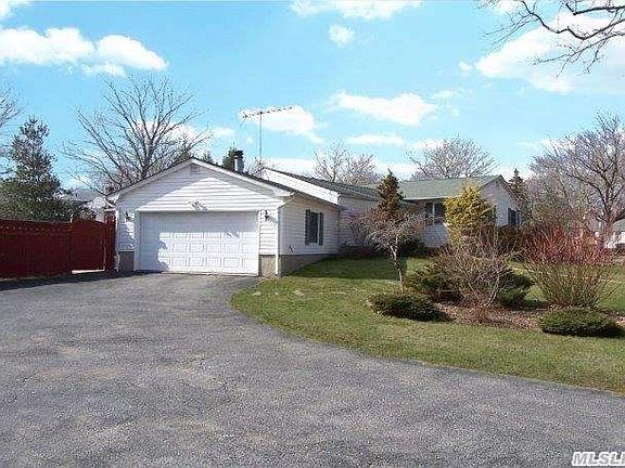3rd image of 17 Mander Ln