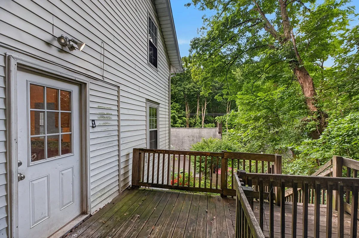 4 bed, 1100 sqft, $2,000 — Photo 1