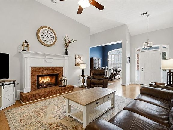 4th image of 4389 Chatham View Dr