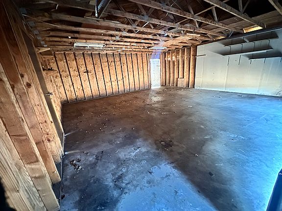 3rd image of 3900 SE 10th Pl