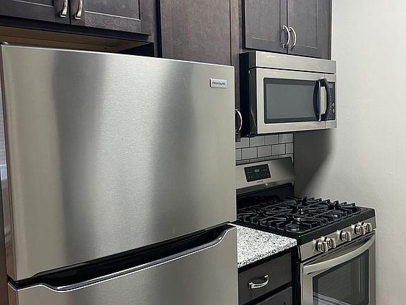 4th image of 102 S Hanover St APT 3