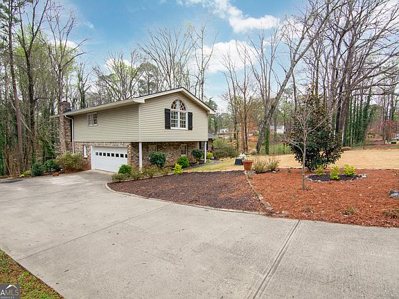 2nd image of 2703 Heath Ln