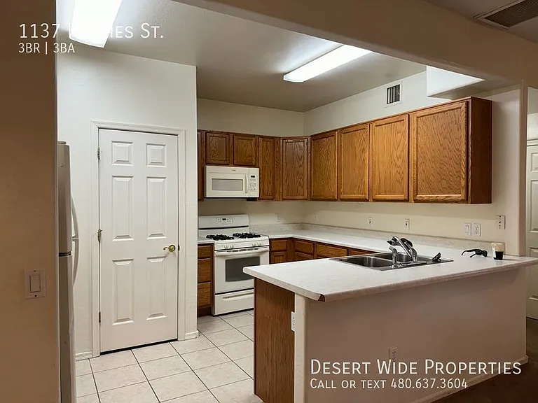 1137 Hughes St — Photo 12