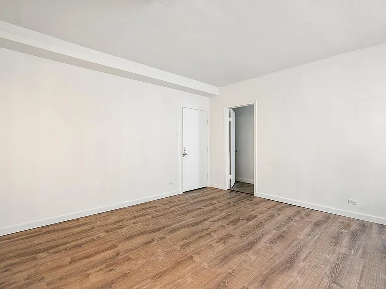5726 N. Winthrop — Photo 28