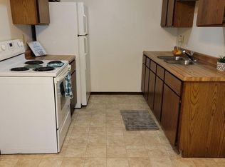 1706 9th St N APT 201, Wahpeton, ND 58075