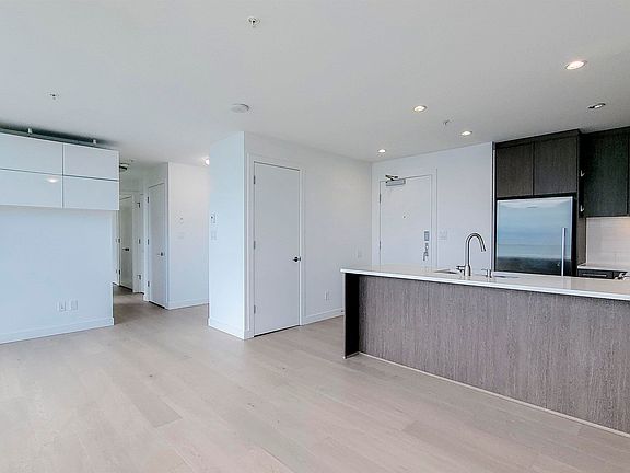 5th image of 9060 University Cres #1507